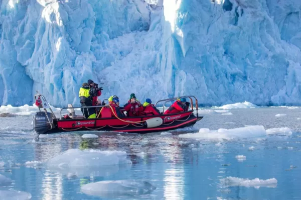 Polarcirkel boat expedition