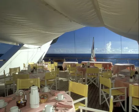 Le Ponant outdoor dining