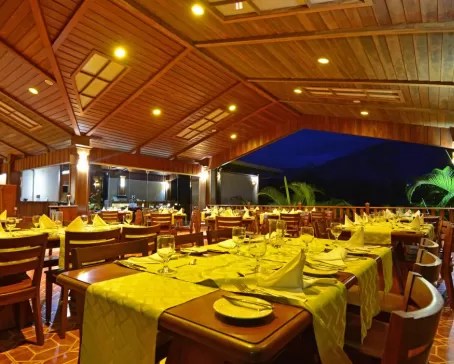 Hotel Arenal Manoa, Restaurant