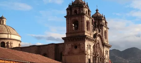 Iglesia de la Compañía de Jesús in the main Plaza de Armas.