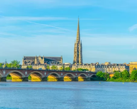 Explore the historic cities and towns of the Bordeaux region