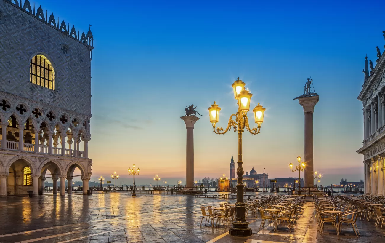 Enjoy a romantic evening in Venice
