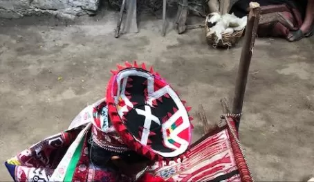 A local woman in Choquecancha weaving a piece of art.