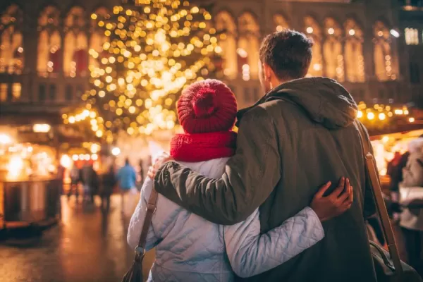 Enjoy a cozy Christmas market with loved ones