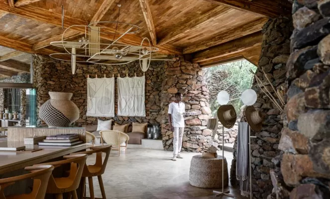Experience unrefined luxury at Singita Faru Faru Lodge