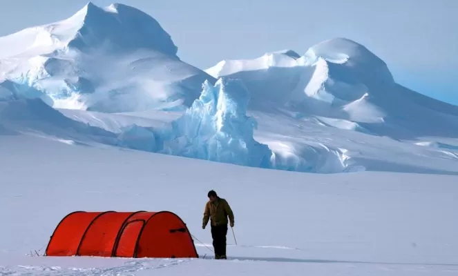 Gould Bay Camp. Courtesy Russ Hepburn, Antarctic Logistics & Expeditions