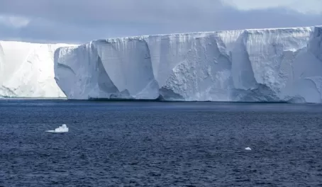 Massive tabular icebergs in the Weddell Sea