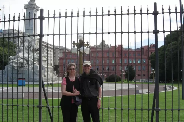 Karen & Hayes at the back of the Casa Rosada in Buenos Aires