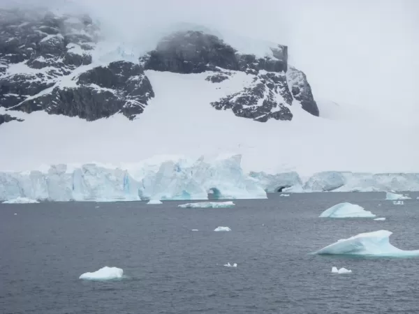 Glaciers and icebergs collide!