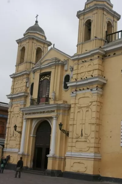 One of the many architecturally beautiful churches in Lima