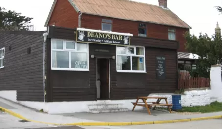 Deano's Bar