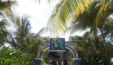 Entrance to the Blue Tang Inn
