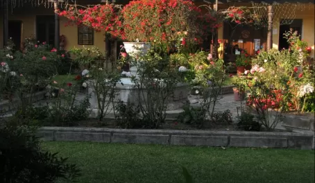 Hotel Aurora courtyard in Antigua