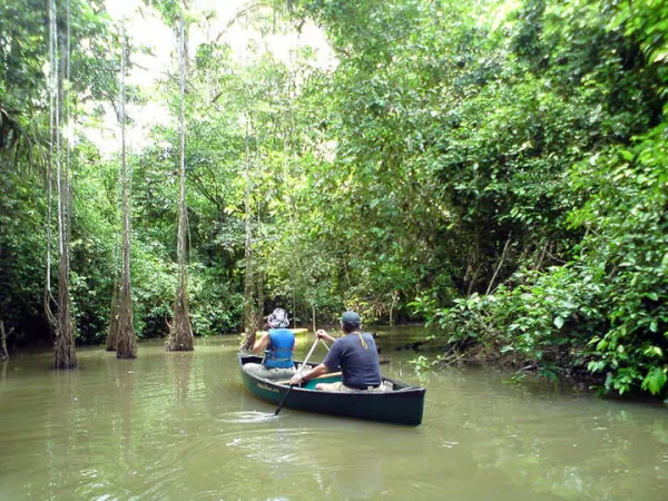 Canoeing along Rio San Juan