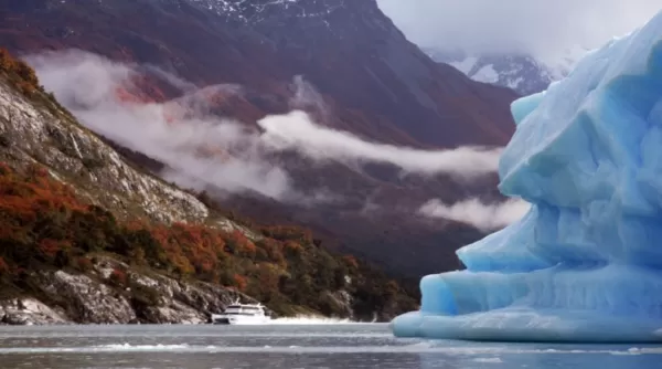 Sail amongst the glaciers while in El Calafate