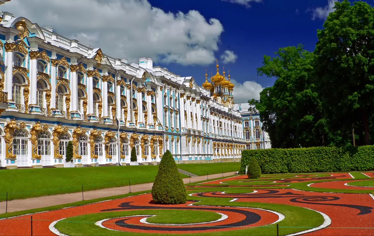 The beautiful gardens of the Yekaterinksy Palace.