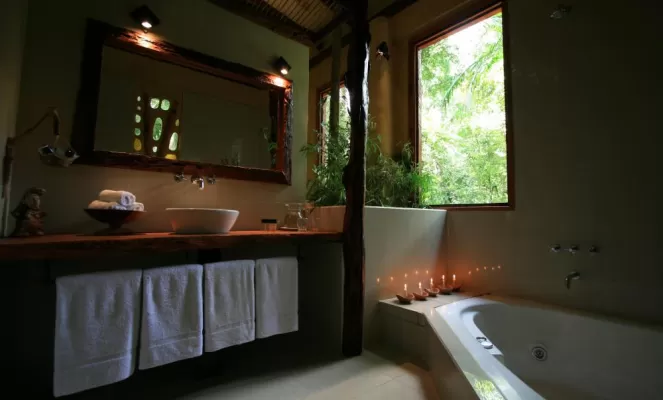 The beautifully designed bathroom of the Yacutinga Lodge.