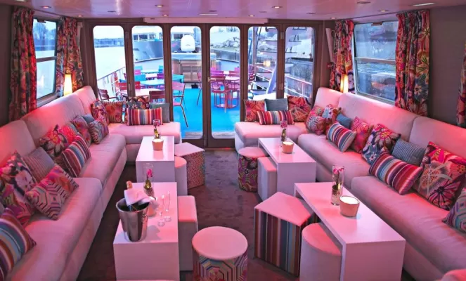 The lounge on the MS Jeanine