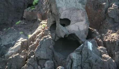 Face in the rocks on Espiritu Santo